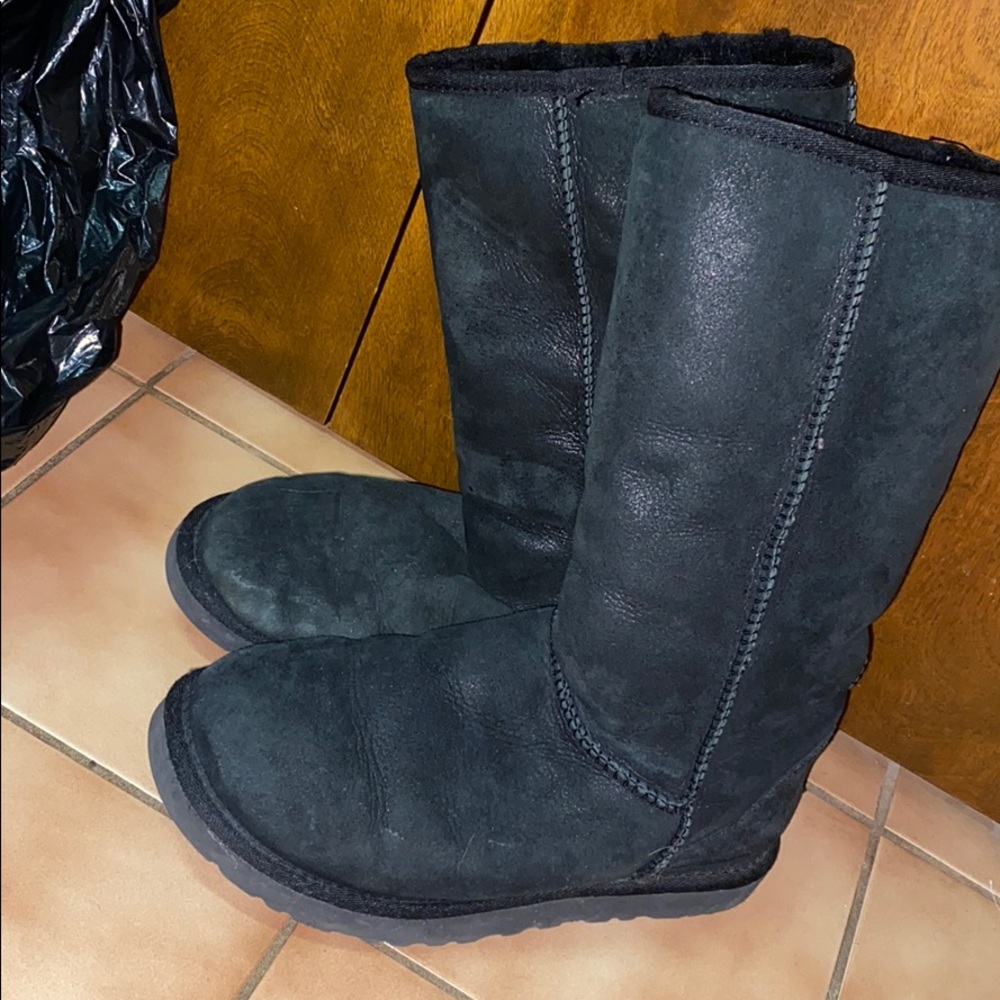 Black tall Uggs